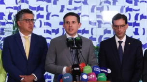 PRESIDENTE DA CÂMARA DOS DEPUTADOS, DEPUTADO HUGO MOTTA, DEPUTADO ALENCAR SANTANADA E O RELATOR, DEPUTADO, LEO PRATES