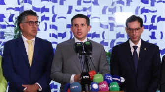 PRESIDENTE DA CÂMARA DOS DEPUTADOS, DEPUTADO HUGO MOTTA, DEPUTADO ALENCAR SANTANADA E O RELATOR, DEPUTADO, LEO PRATES