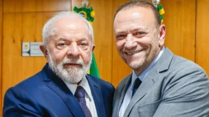 O presidente Luiz Inácio Lula da Silva com Edinho Silva, atual presidente do PT