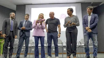 O aceno de Celina ao sancionar nova lei de aposentadoria da Polícia Civil