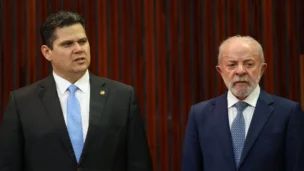 Presidente do Senado Federal, Davi Alcolumbre, ao lado do presidente da República, Luiz Inácio Lula da Silva