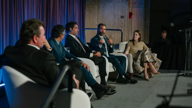 Donald Trump Jr fala em evento para empresários brasileiros em Nova York, em maio de 2026