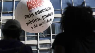 Greve dos professores em Belo Horizonte expõe paradoxo em ano eleitoral