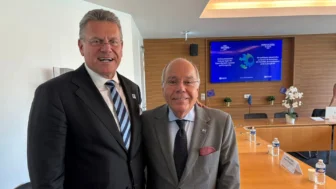 O Ministro Mauro Vieira reuniu-se na OCDE, em Paris, com o Comissário para Comércio e Segurança Económica da União Europeia, Maros Sefcovic.