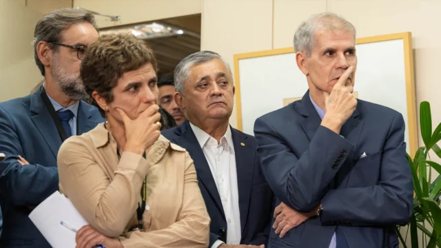 Ministro de Estado Chefe da Secretaria de Relações Institucionais da Presidência da República (SRI), José Guimarães, ao lado do Ministro de Estado da Secretaria de Comunicação Social, Sidônio Cardoso Palmeira