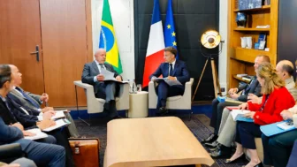 Presidente da República, Luiz Inácio Lula da Silva, durante Reunião bilateral com o Presidente da França, Emmanuel Macron