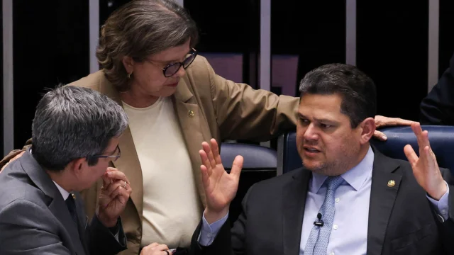 Sessão do Senado. Senadora Teresa Leitão, nova líder do governo e o presidente do congresso, Seandor Davi Alcolumbre