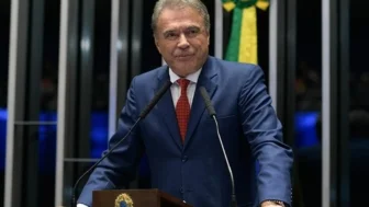 Entre rivais, veterano da política vira peça disputada no Paraná