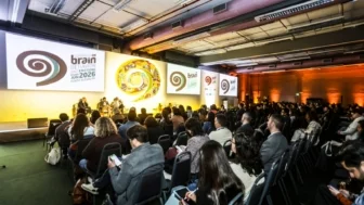 Médicos esperam decisão da Anvisa ainda em 2026 para detecção precoce do Alzheimer