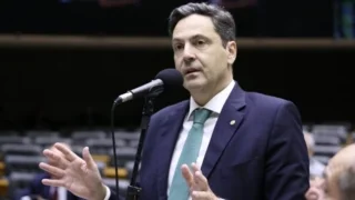 O que diz Orleans Bragança, lembrado para vice de Flávio Bolsonaro