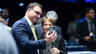 senador Flávio Bolsonaro e senadora Tereza Cristina