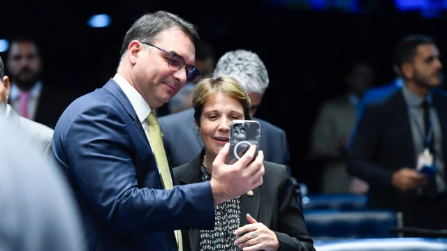 senador Flávio Bolsonaro e senadora Tereza Cristina