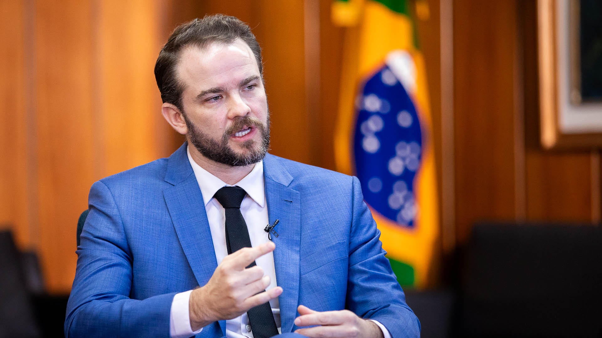Resposta do governo a Milei passa por formalidade diplomática e ataques pessoais