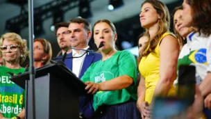 Daniella Marques, ex-presidente da Caixa Econômica Federal, faz seu discurso.