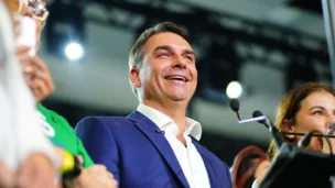 PL oficializa candidatura de Flávio Bolsonaro
