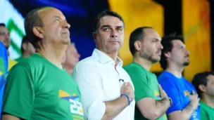 Flávio Bolsonaro, pré-candidato à Presidência da República, participou da Convenção Estadual do PL de Santa Catarina, que oficializou as candidaturas de Jorginho Mello à reeleição e de Carlos Bolsonaro e Carol De Toni ao Senado.