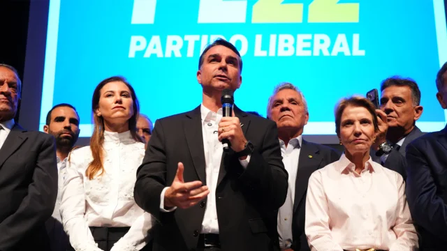 Flávio Bolsonaro anuncia vice para disputa à Presidência Alfredo Gaspar