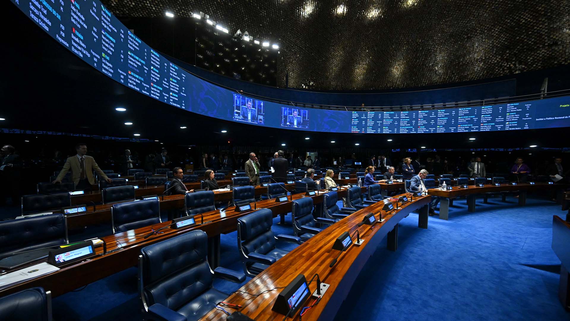 Setor privado reforça o lobby para que a PEC da 6×1 volte à Câmara