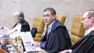 O ministro, Kassio Nunes Marques e o ministro Cristiano Zanin