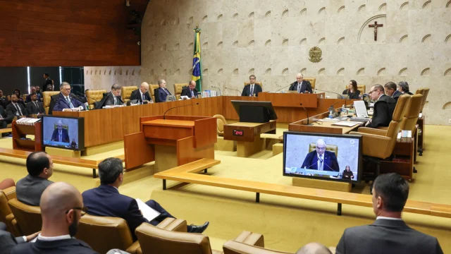 Sessão plenária extraordinária do STF, Moraes-Vorcaro