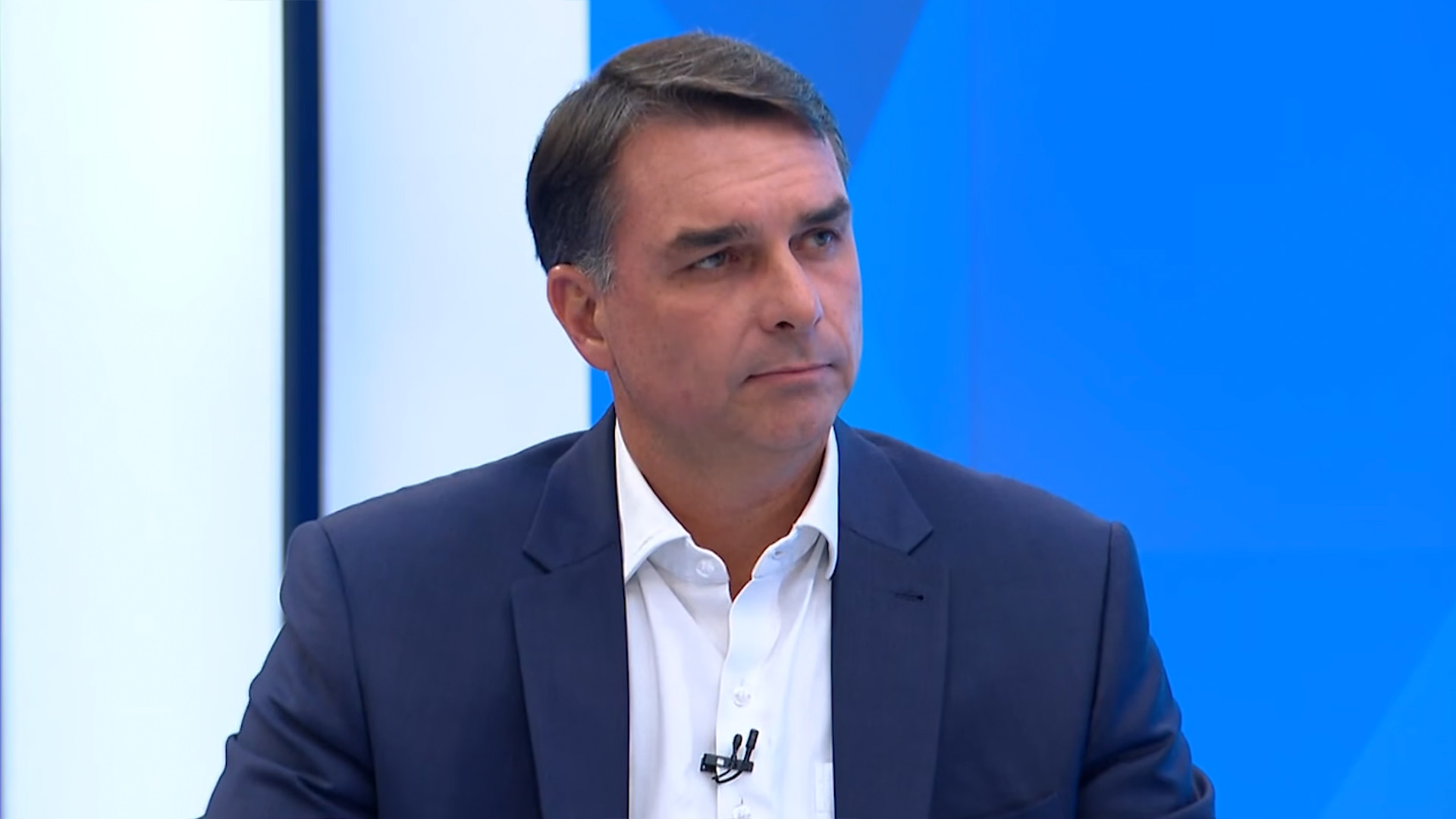 Flávio transforma sabatina da Globo em ensaio para duelo com Lula nos debates
