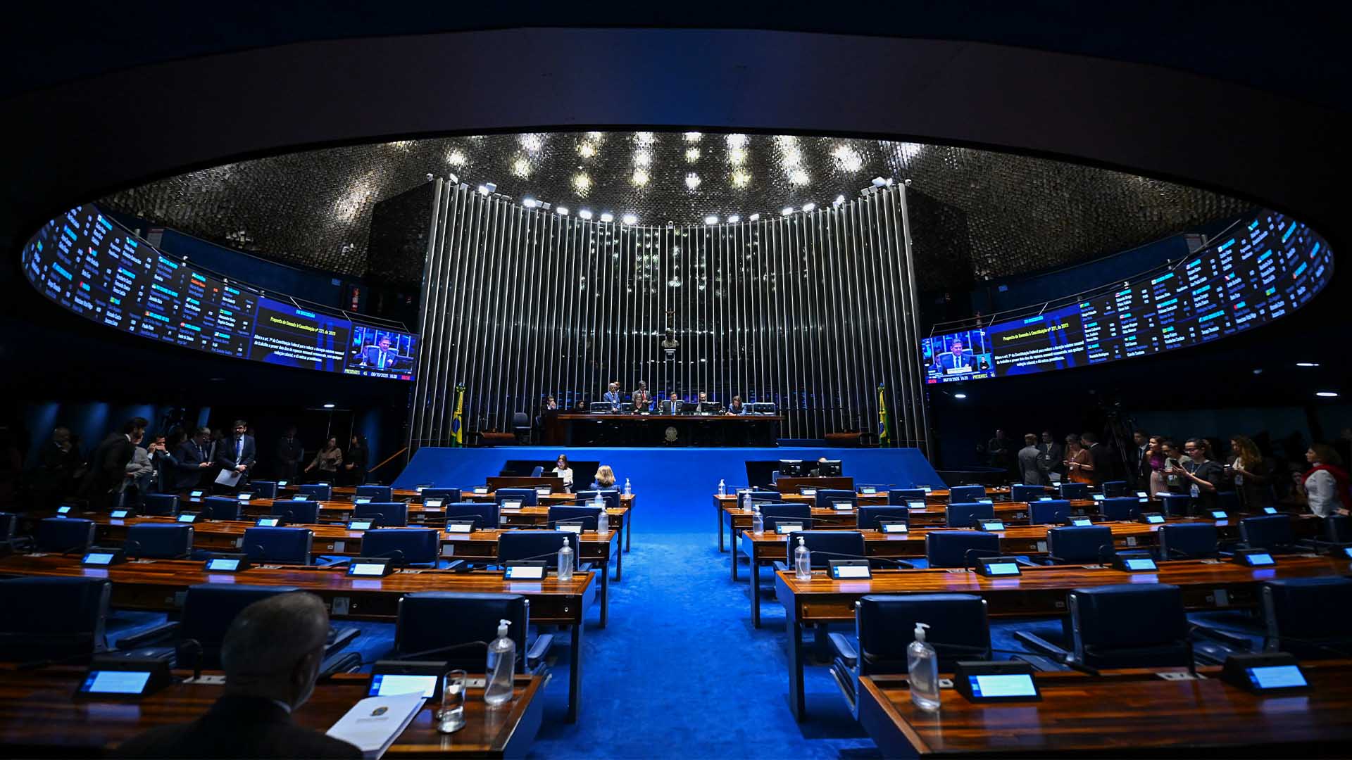 Fim da 6×1 tem lugar na agenda da semana com ode de Lula e incógnita sobre Flávio