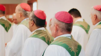 Bispos, igreja