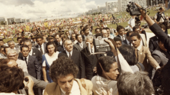Sarney sobe a rampa na posse em 15/3/1985