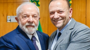 O presidente Luiz Inácio Lula da Silva com Edinho Silva, ex-ministro de Dilma Rousseff que disputa a sucessão de Gleisi Hoffmann no comando do PT