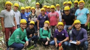 Equipe da Conexsus com agricultores familiares